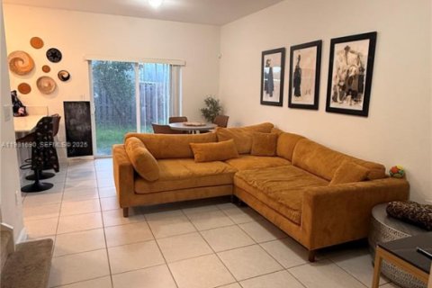 Villa ou maison à vendre à Miami, Floride: 3 chambres, 137.77 m2 № 1991724 - photo 3