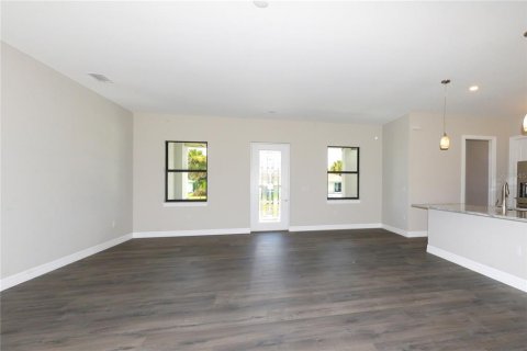 House in Punta Gorda, Florida 3 bedrooms, 199.83 sq.m. № 2308819 - photo 5