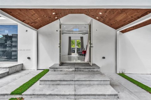 House in Delray Beach, Florida 2 bedrooms, 270.07 sq.m. № 1927564 - photo 26