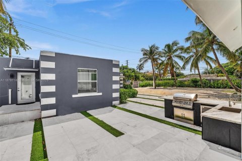 House in Delray Beach, Florida 2 bedrooms, 270.07 sq.m. № 1927564 - photo 23