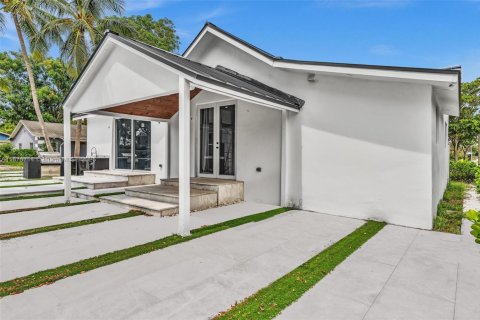 House in Delray Beach, Florida 2 bedrooms, 270.07 sq.m. № 1927564 - photo 4