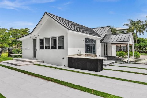 House in Delray Beach, Florida 2 bedrooms, 270.07 sq.m. № 1927564 - photo 1