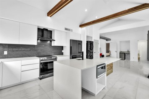 House in Delray Beach, Florida 2 bedrooms, 270.07 sq.m. № 1927564 - photo 17