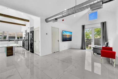 House in Delray Beach, Florida 2 bedrooms, 270.07 sq.m. № 1927564 - photo 5