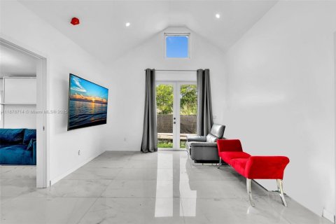 House in Delray Beach, Florida 2 bedrooms, 270.07 sq.m. № 1927564 - photo 7