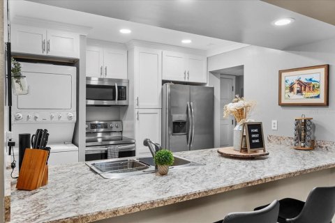 Condo in Lake Wales, Florida, 2 bedrooms  № 1580572 - photo 8