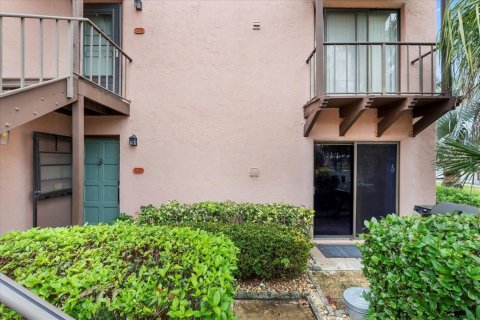 Condo in Lake Wales, Florida, 2 bedrooms  № 1580572 - photo 1