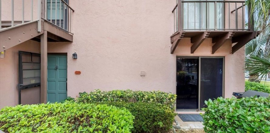 Condo in Lake Wales, Florida, 2 bedrooms  № 1580572
