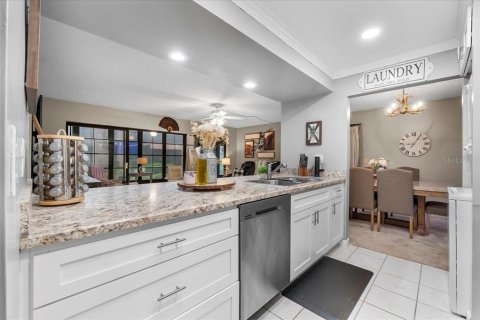 Condo in Lake Wales, Florida, 2 bedrooms  № 1580572 - photo 11