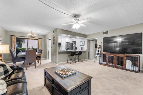 Condo in Lake Wales, Florida, 2 bedrooms  № 1580572 - photo 17