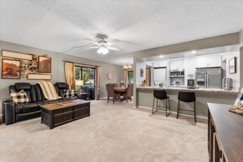 Condo in Lake Wales, Florida, 2 bedrooms  № 1580572 - photo 18
