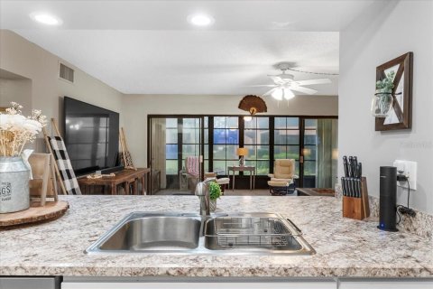 Condo in Lake Wales, Florida, 2 bedrooms  № 1580572 - photo 12