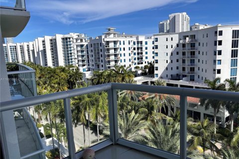 Condo in Aventura, Florida, 2 bedrooms  № 2013955 - photo 18