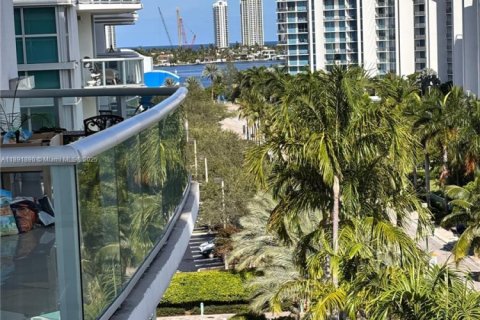 Condo in Aventura, Florida, 2 bedrooms  № 2013955 - photo 16