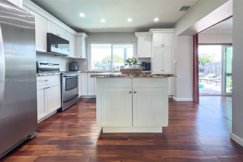 Casa en alquiler en Fort Lauderdale, Florida, 3 dormitorios, 187.66 m2 № 1938103 - foto 21