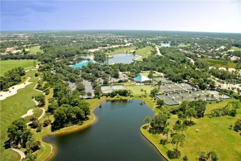 House in University Park, Florida 3 bedrooms, 159.88 sq.m. № 213069 - photo 17