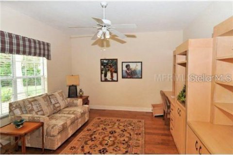 House in University Park, Florida 3 bedrooms, 159.88 sq.m. № 213069 - photo 13