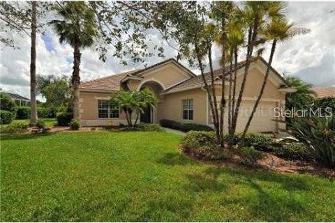 House in University Park, Florida 3 bedrooms, 159.88 sq.m. № 213069 - photo 1
