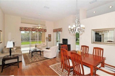 House in University Park, Florida 3 bedrooms, 159.88 sq.m. № 213069 - photo 3
