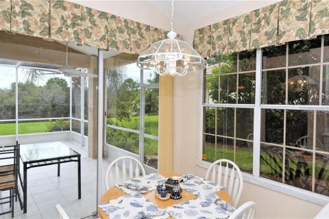 House in University Park, Florida 3 bedrooms, 159.88 sq.m. № 213069 - photo 8