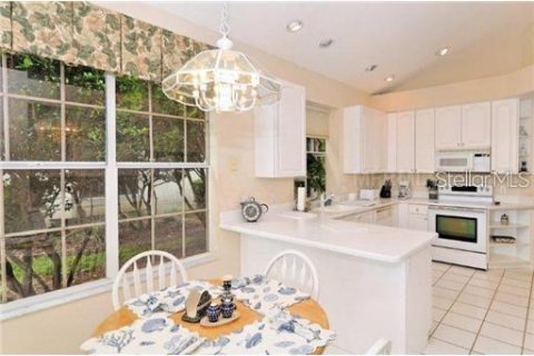House in University Park, Florida 3 bedrooms, 159.88 sq.m. № 213069 - photo 6