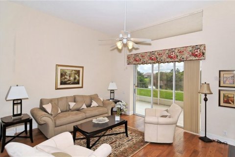 House in University Park, Florida 3 bedrooms, 159.88 sq.m. № 213069 - photo 4