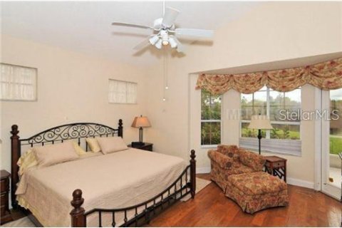 House in University Park, Florida 3 bedrooms, 159.88 sq.m. № 213069 - photo 9