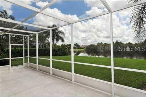 House in University Park, Florida 3 bedrooms, 159.88 sq.m. № 213069 - photo 14