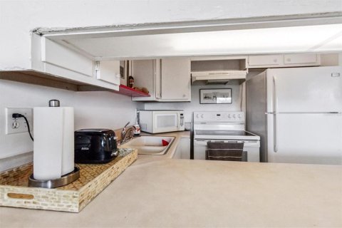 Condo in Daytona Beach, Florida, 1 bedroom  № 1881448 - photo 8