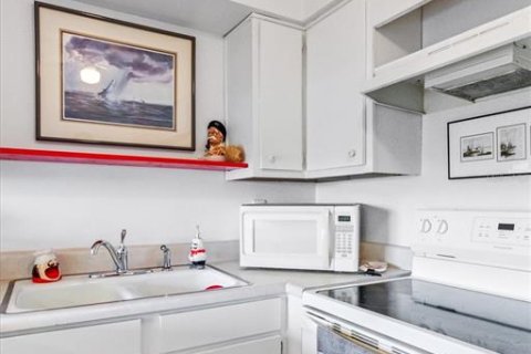 Condo in Daytona Beach, Florida, 1 bedroom  № 1881448 - photo 7