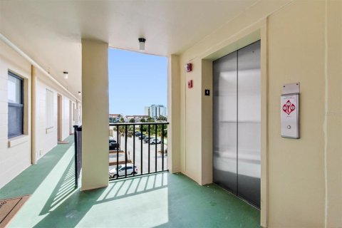 Condo in Daytona Beach, Florida, 1 bedroom  № 1881448 - photo 9