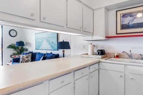 Condo in Daytona Beach, Florida, 1 bedroom  № 1881448 - photo 13