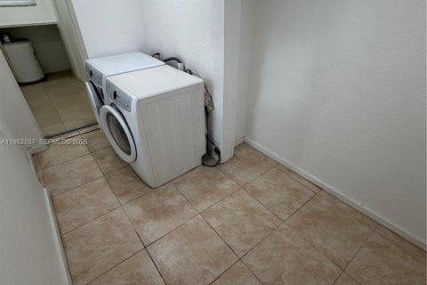 Villa ou maison à louer à Hallandale Beach, Floride: 1 chambre, 46.45 m2 № 2024167 - photo 12