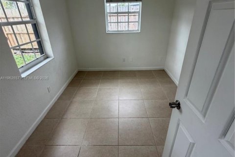 Villa ou maison à louer à Hallandale Beach, Floride: 1 chambre, 46.45 m2 № 2024167 - photo 8