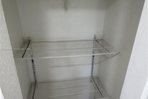 Villa ou maison à louer à Hallandale Beach, Floride: 1 chambre, 46.45 m2 № 2024167 - photo 10