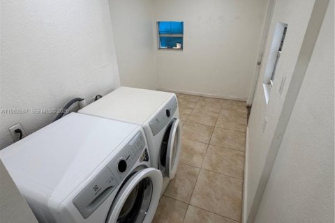 Villa ou maison à louer à Hallandale Beach, Floride: 1 chambre, 46.45 m2 № 2024167 - photo 11