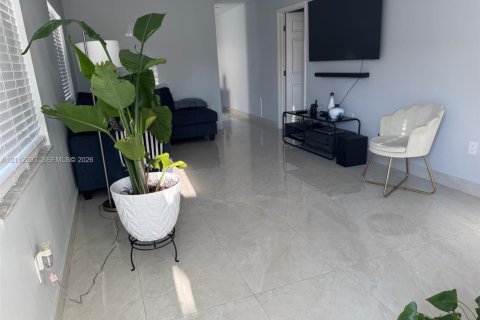 Villa ou maison à louer à Miami, Floride: 3 chambres, 212.56 m2 № 2432552 - photo 5