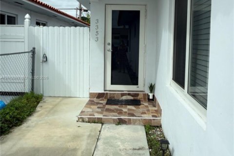 Villa ou maison à Miami, Floride 3 chambres, 212.56 m2 № 2432552
