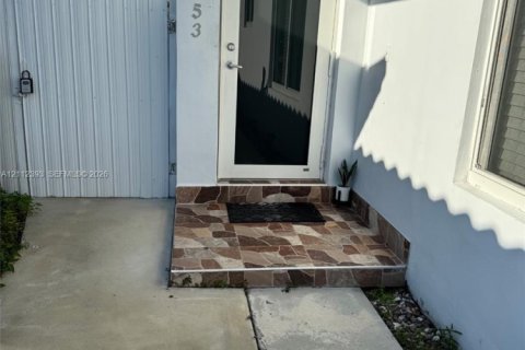 Villa ou maison à louer à Miami, Floride: 3 chambres, 212.56 m2 № 2432552 - photo 3