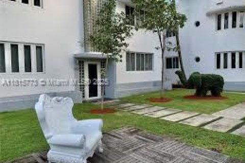 Condominio en venta en Miami Beach, Florida, 1 dormitorio, 46.82 m2 № 1779656 - foto 2