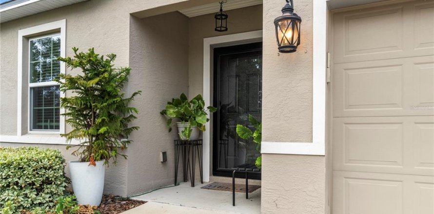 House in Ocala, Florida 4 bedrooms, 175.21 sq.m. № 1870197