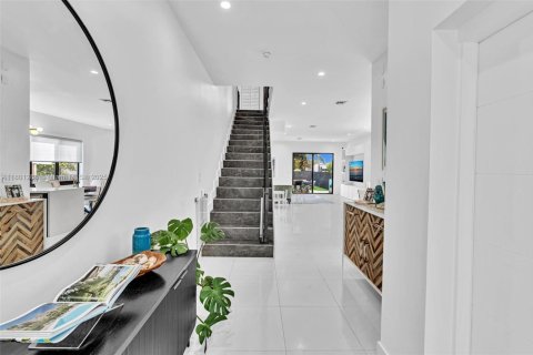 Adosado en venta en Miami, Florida, 3 dormitorios, 182.83 m2 № 1689107 - foto 8