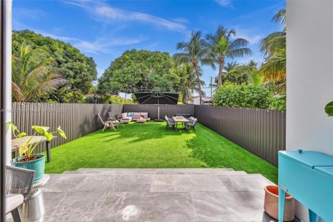 Adosado en venta en Miami, Florida, 3 dormitorios, 182.83 m2 № 1689107 - foto 21
