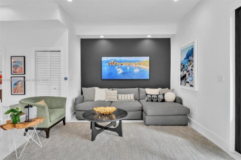 Adosado en venta en Miami, Florida, 3 dormitorios, 182.83 m2 № 1689107 - foto 20