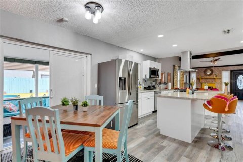 House in Winter Haven, Florida 4 bedrooms, 140.56 sq.m. № 1904312 - photo 6