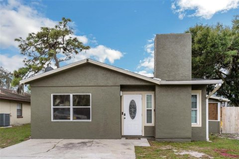 House in Winter Haven, Florida 4 bedrooms, 140.56 sq.m. № 1904312 - photo 1