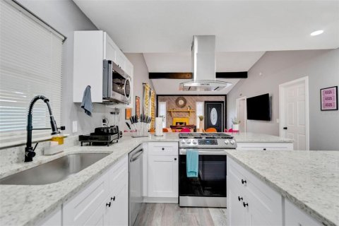 House in Winter Haven, Florida 4 bedrooms, 140.56 sq.m. № 1904312 - photo 4