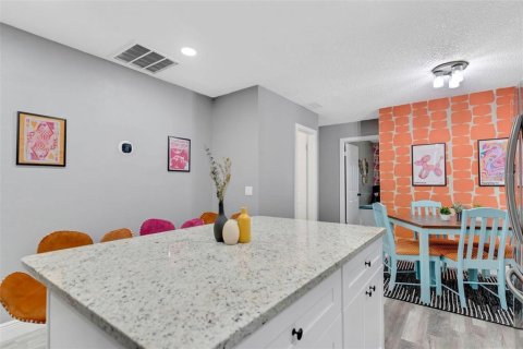 House in Winter Haven, Florida 4 bedrooms, 140.56 sq.m. № 1904312 - photo 5