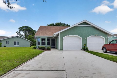 Townhouse in Port St. Lucie, Florida 2 bedrooms, 133.41 sq.m. № 2262087