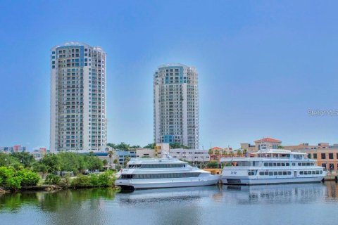 Condominio en Tampa, Florida, 2 dormitorios № 2115928